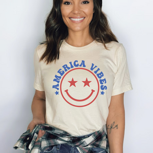 America Vibes Happyface July 4th Women's Short Sleeve Graphic Tee