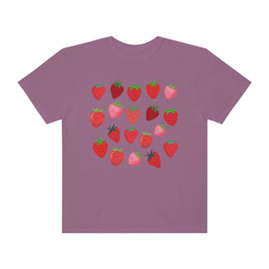 Strawberries Everywhere Women’s Vintage T-shirt